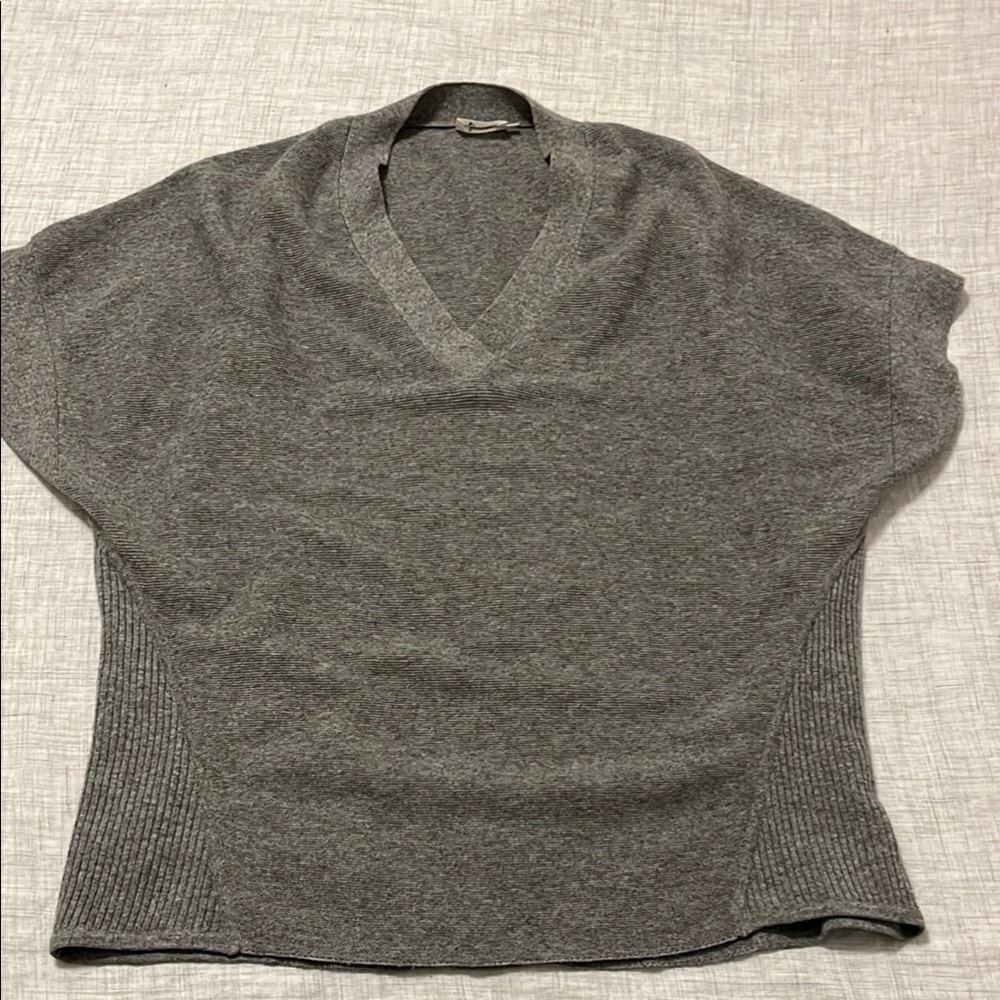 R Label gray short sleeve wool cashmere v neck sweater